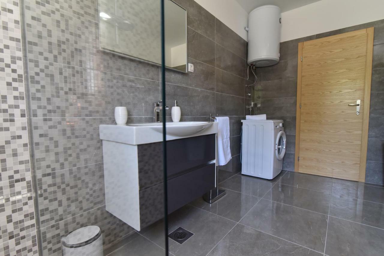 Villa Village Idylle With Heated Pool, Sauna, Jacuzzy And Private Parking Sukošan Buitenkant foto