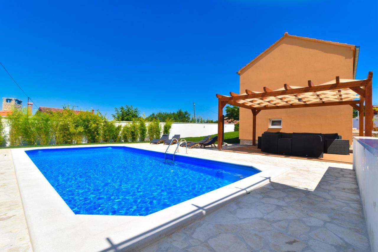 Villa Village Idylle With Heated Pool, Sauna, Jacuzzy And Private Parking Sukošan Buitenkant foto