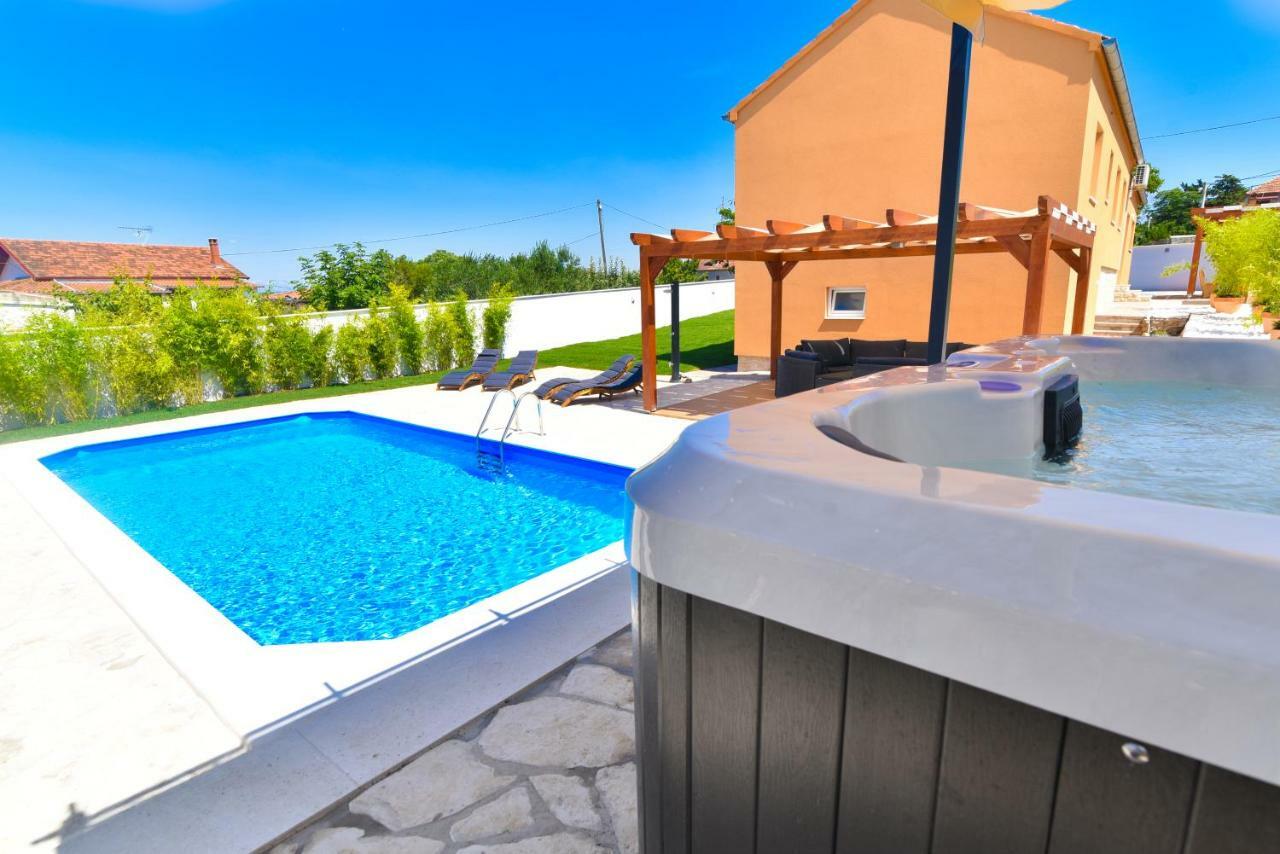 Villa Village Idylle With Heated Pool, Sauna, Jacuzzy And Private Parking Sukošan Buitenkant foto