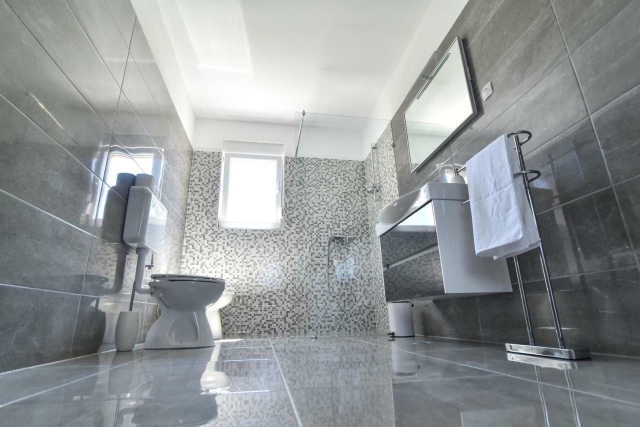 Villa Village Idylle With Heated Pool, Sauna, Jacuzzy And Private Parking Sukošan Buitenkant foto