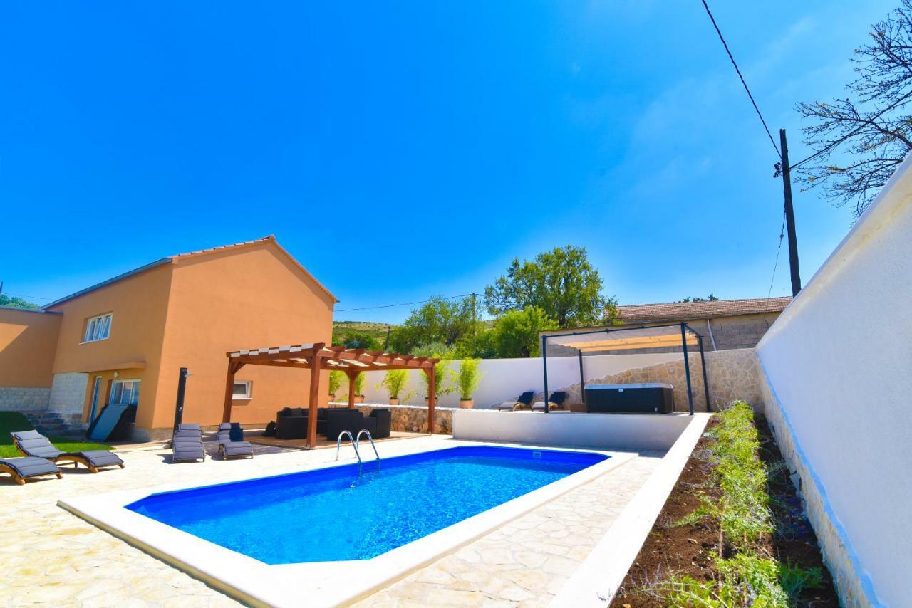 Villa Village Idylle With Heated Pool, Sauna, Jacuzzy And Private Parking Sukošan Buitenkant foto